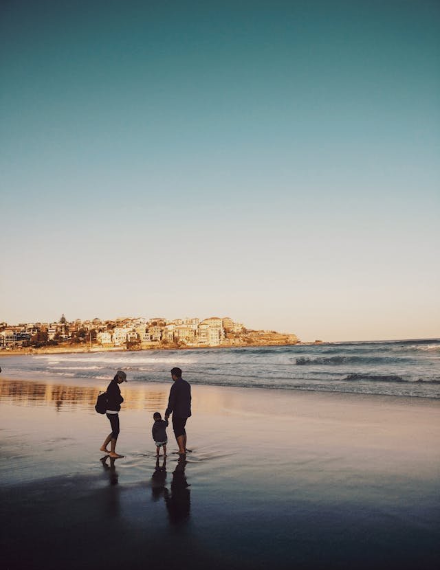 What are the characteristics of a dysfunctional family? How psychological counseling can help